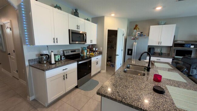 Building Photo - 1583 Barberry Dr