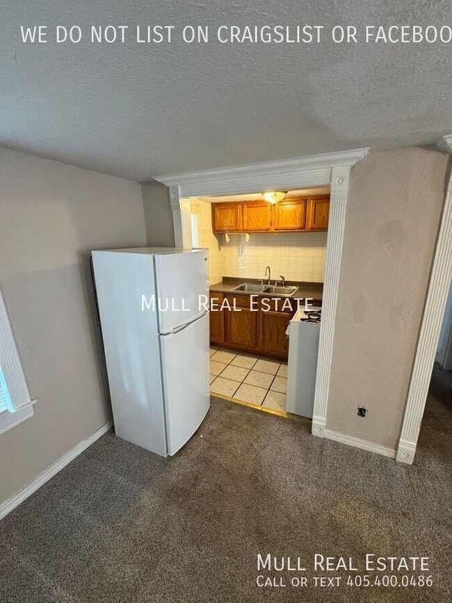 Building Photo - 6908 1/2 NW 42nd Street-Upstairs