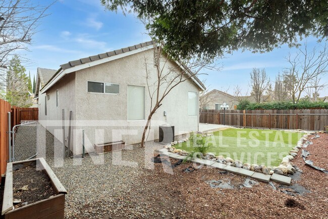 Building Photo - Beautiful home in Gateway West Neighborhoo...