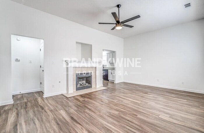 Building Photo - 10242 Evening Hill Dr