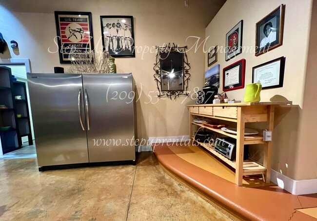 Building Photo - Fully Furnished 1 Bedroom Apartment w/ All Utilities Included!