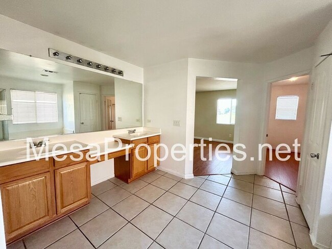 Building Photo - 14051 Yearling Ln