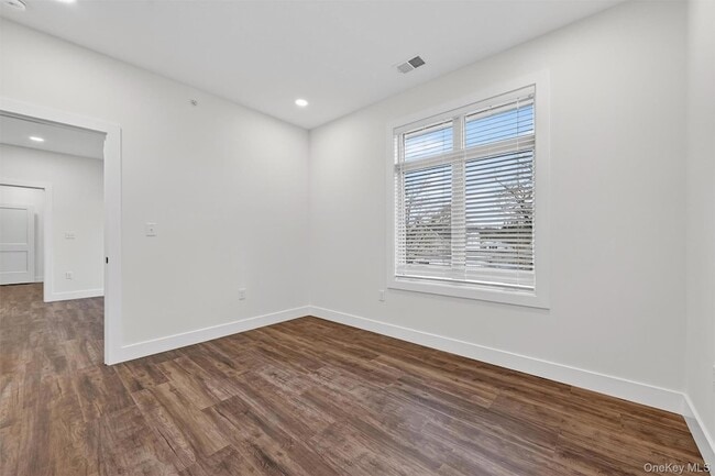 Building Photo - 19 Welling Pl