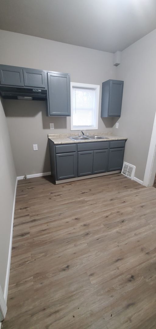 Building Photo - Newly Updated 2 Bedroom Home