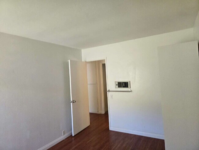 Building Photo - A spacious 3-bed, 2-bath condo is convenie...