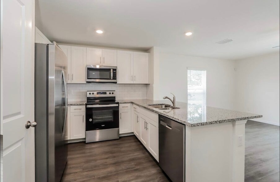 Building Photo - 121 Stedman St