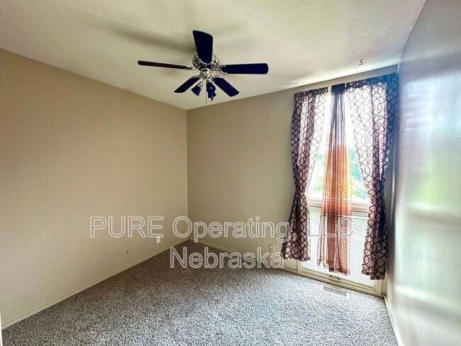 Building Photo - 1631 N 109th Plz