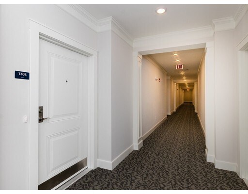 Building Photo - 130 University Ave