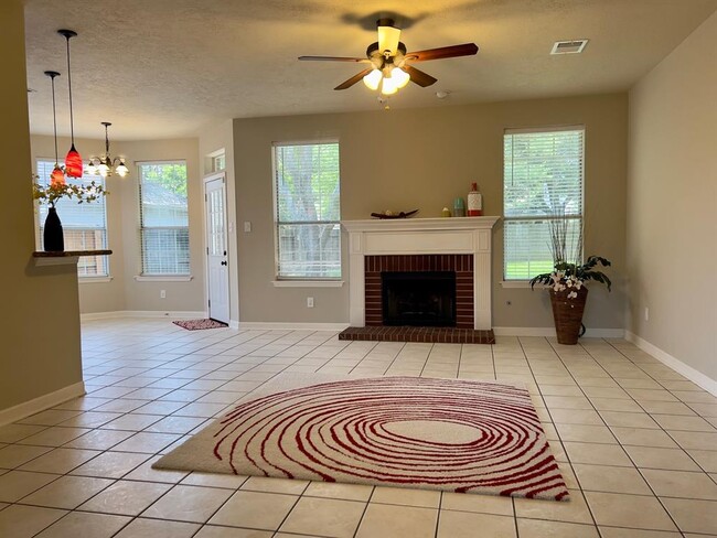 Building Photo - 6622 High Knoll Dr