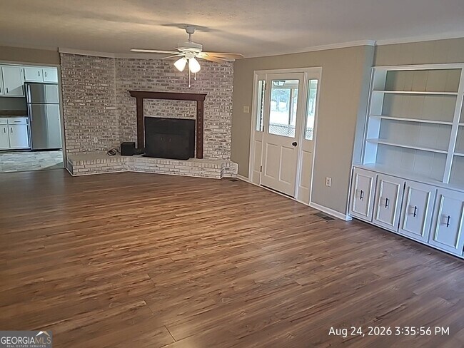 Building Photo - 563 Pinehill Rd