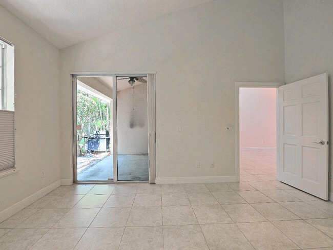 Building Photo - 1645 Baseline Ln