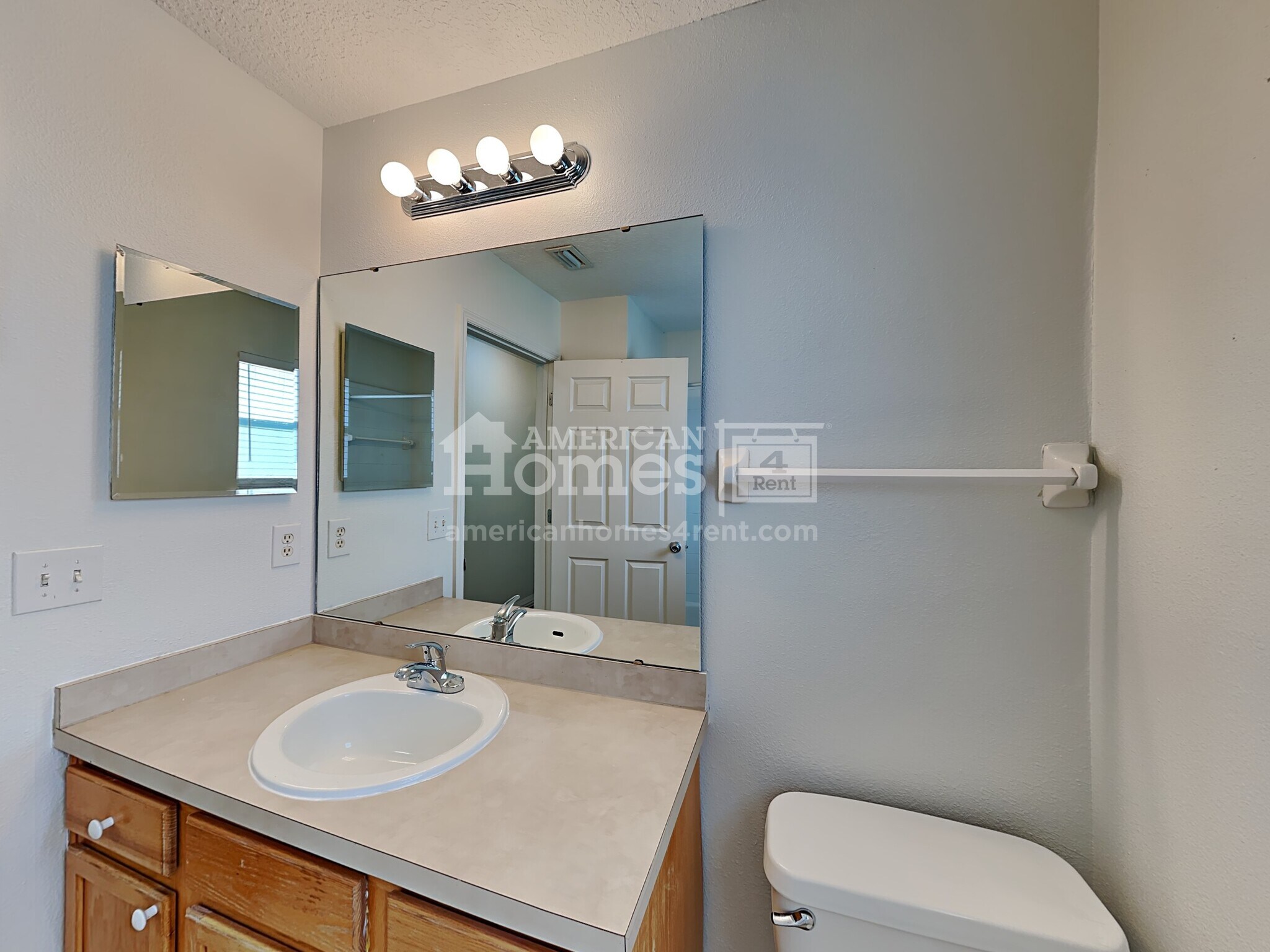 Building Photo - 224 N Lake Cunningham Ave