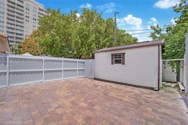 Building Photo - 3653 SW 27th St