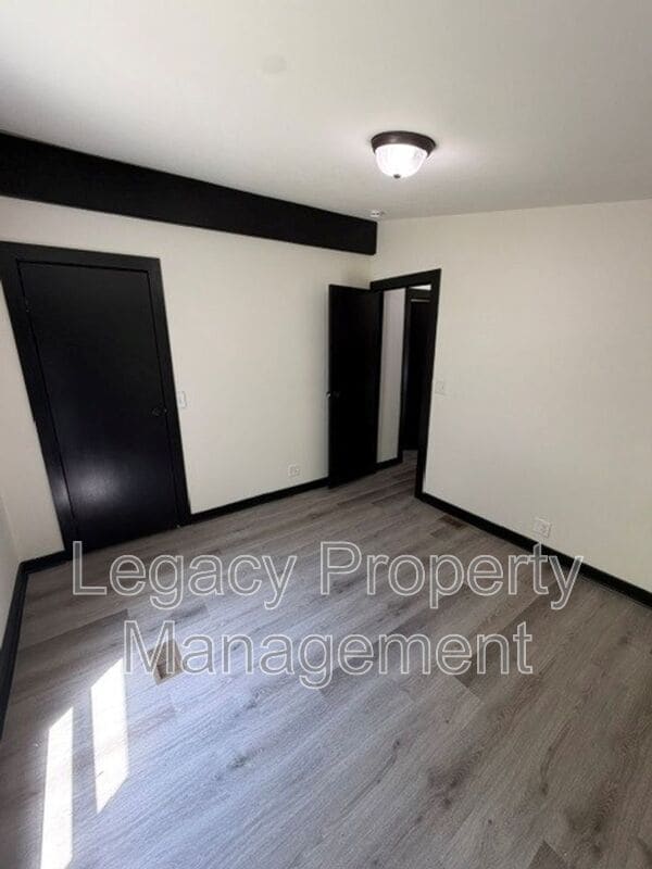 Building Photo - 5920 Boulder Dr