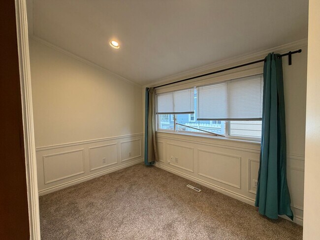 Building Photo - Charming Everett Rambler — 3 Bedrooms + Bonus Room