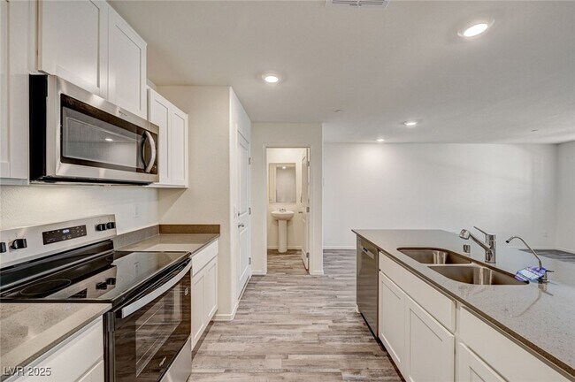 Building Photo - 7379 Raimee Brk St