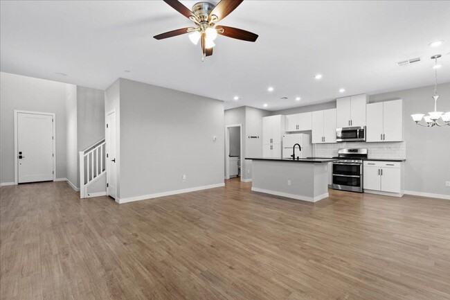 Building Photo - Beautiful and Highly Upgraded Townhome!