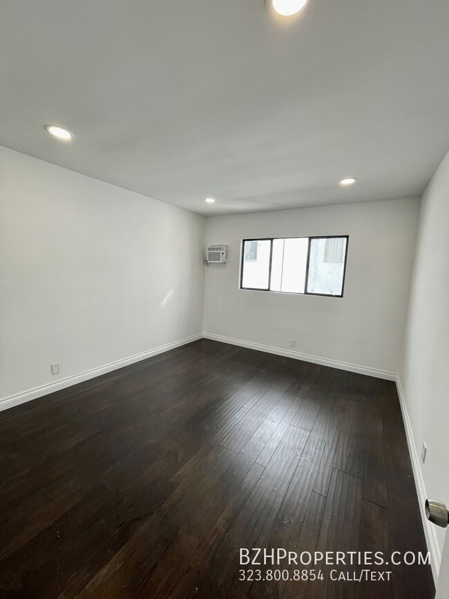 Building Photo - 7711 Romaine St