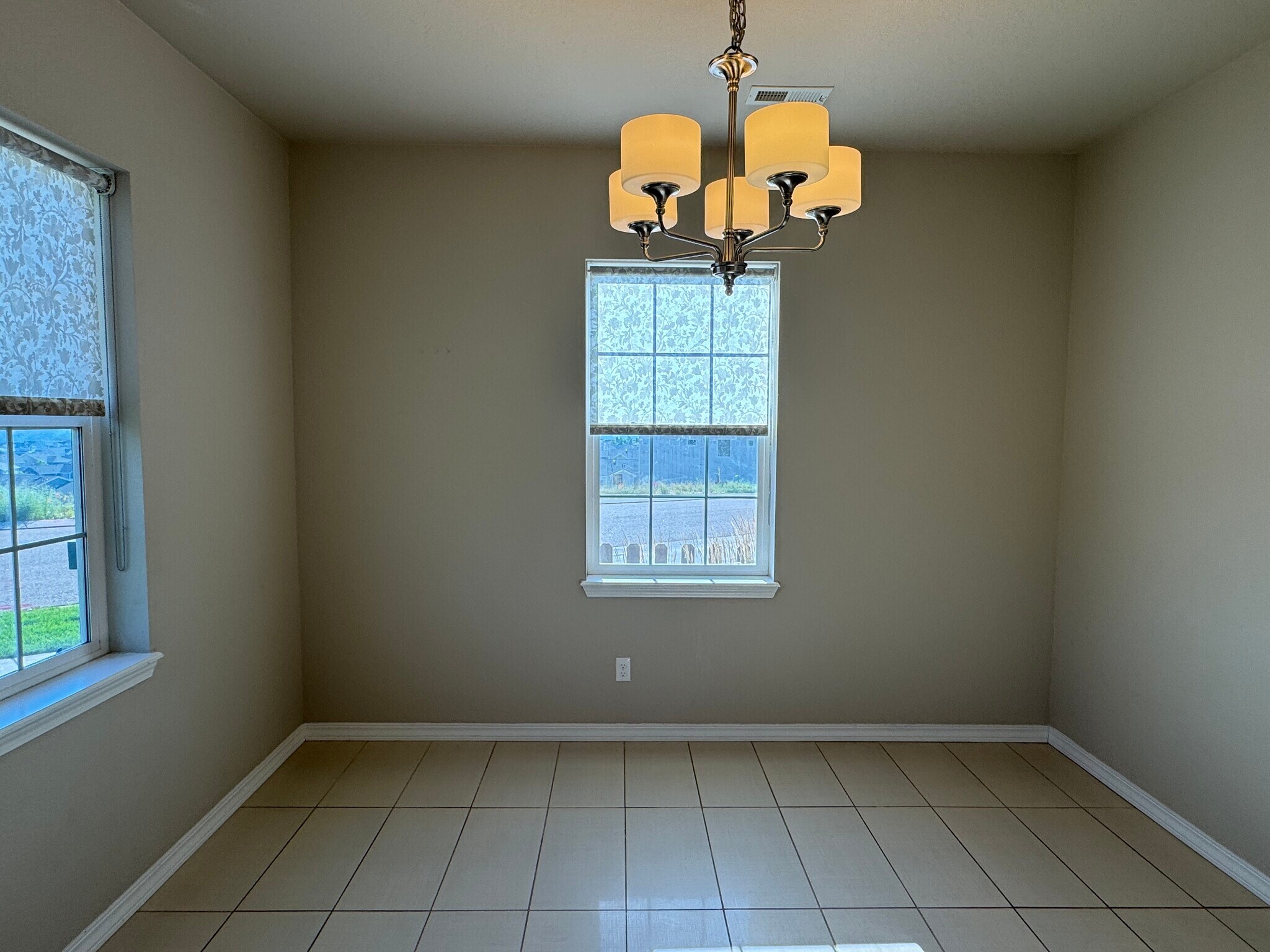 Building Photo - 475 Eclipse Dr
