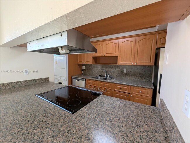 Building Photo - 7230 Fairway Dr