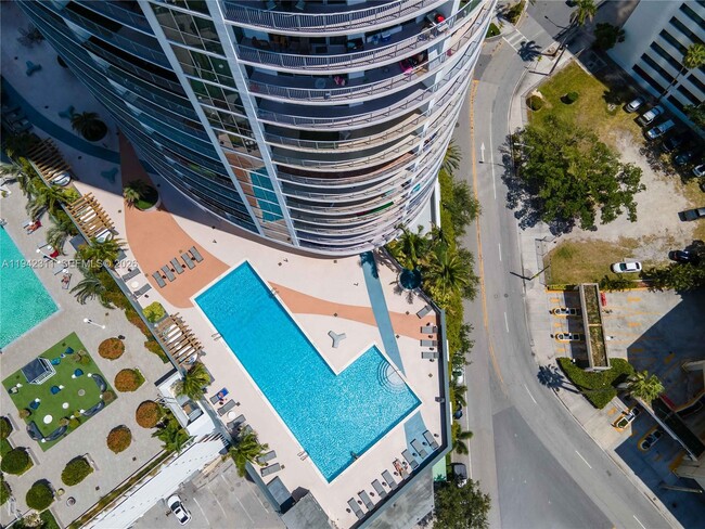 Building Photo - 1750 N Bayshore Dr