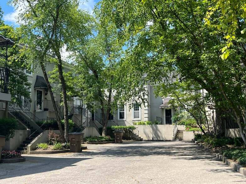 View Walking to Front Door - 108 St Charles Pl