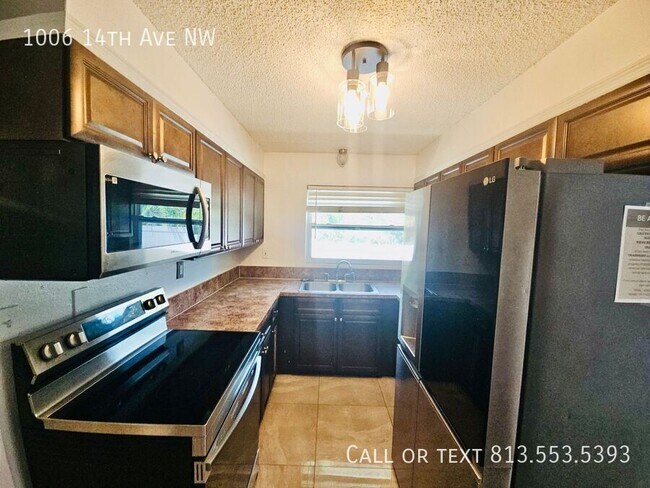 Building Photo - 1006 14th Ave NW