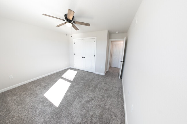 Building Photo - 374 SE 95th Rd