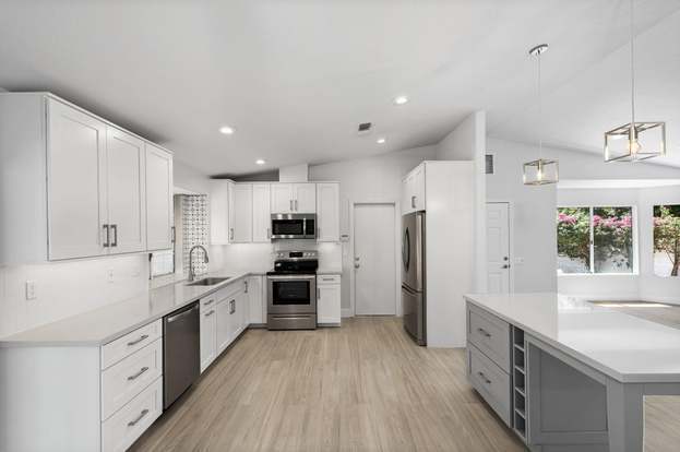 Building Photo - 54140 Avenida Mendoza
