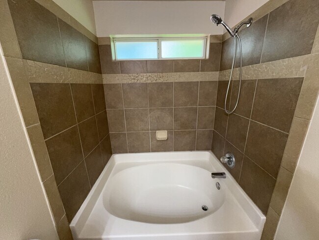 Building Photo - 1405 Cinch Dr