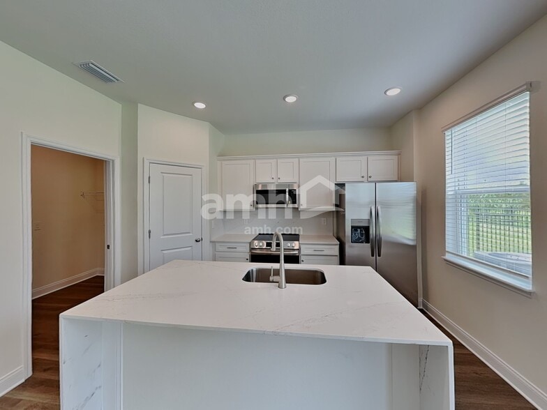 Building Photo - 5654 Oesterle Rd