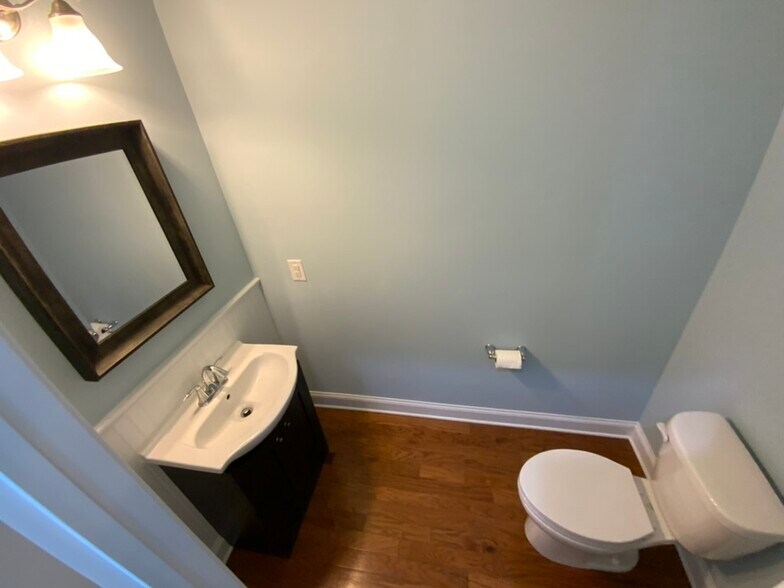 Powder room - 10220 vanguard pkwy