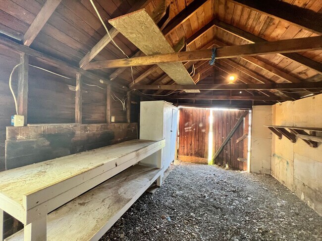 Building Photo - Cottage Style 1 Bed Home with a Large Yard & Storage Shed for Rent