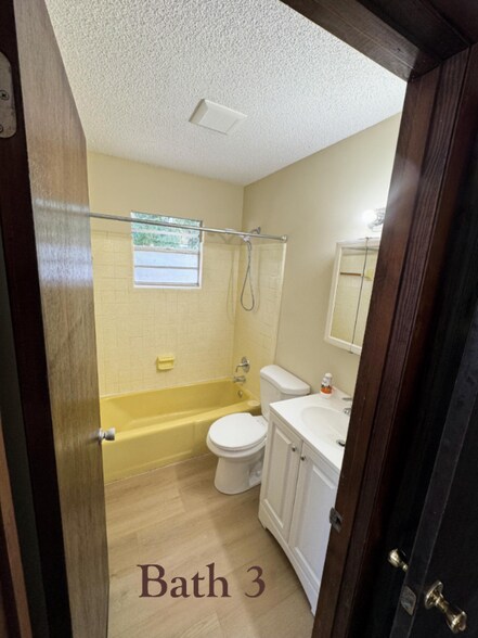 Building Photo - 200 Chestnut St