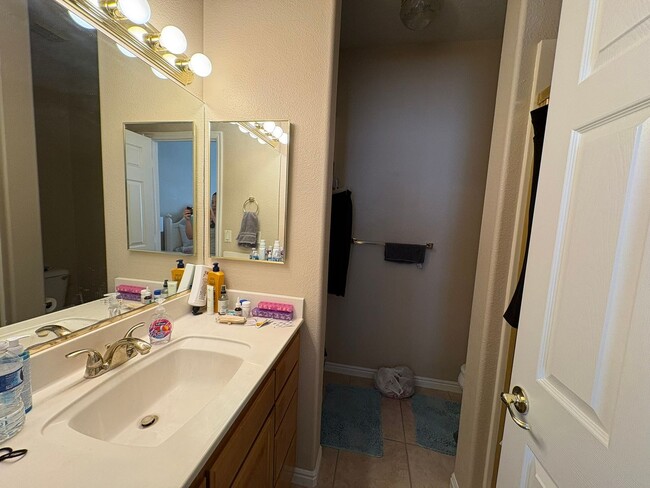 Building Photo - Cute townhome for rent