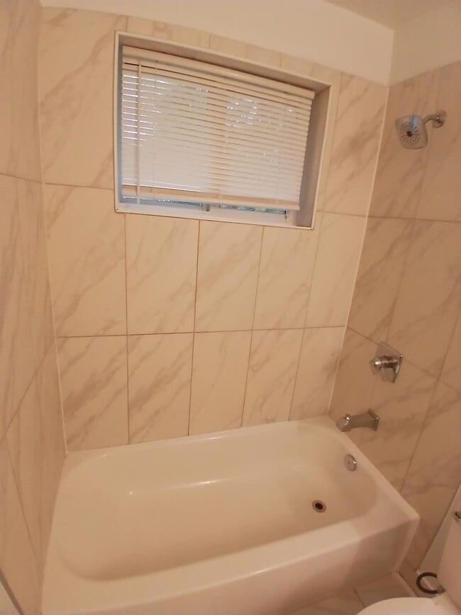 Building Photo - 1320 NE 146th St