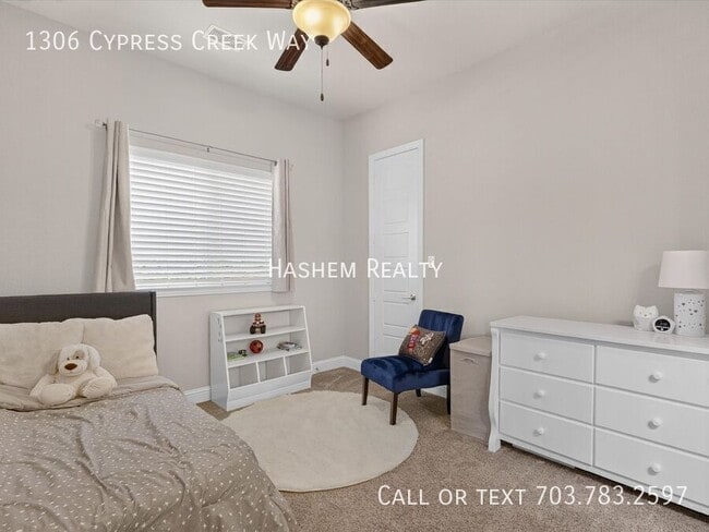 Building Photo - 1306 Cypress Creek Way