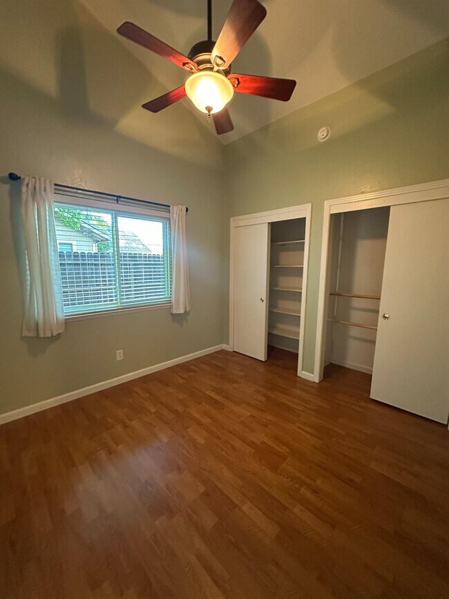 Building Photo - 2371 Sample Ave