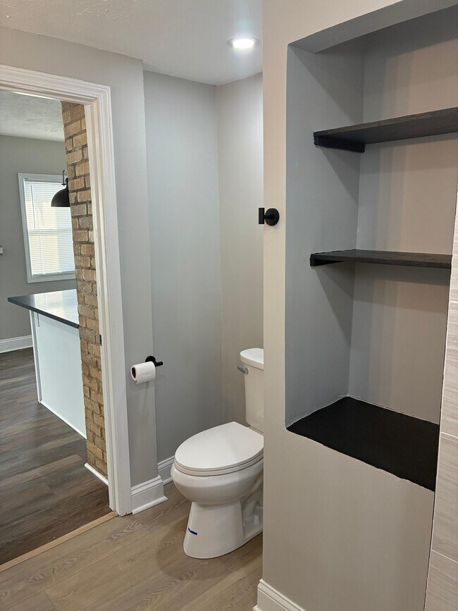 Building Photo - 2721 Woodbridge Ave