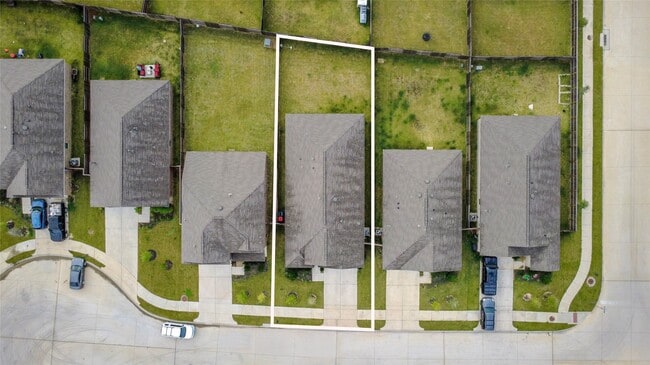 Building Photo - 27023 Breakaway Ln