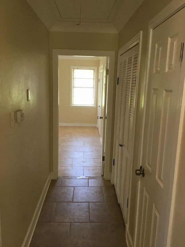 Building Photo - GORGEOUS 4/3 BROADMOOR HOME-UPDATED-MUST SEE