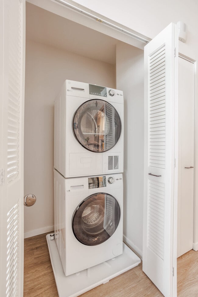 Building Photo - 9-JAN-JAN E 4th St