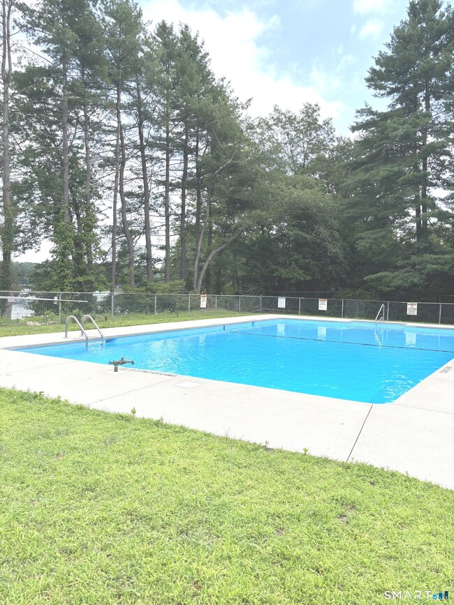 Building Photo - 25 Grandview Dr