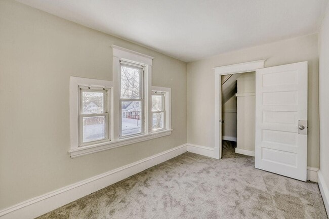 Building Photo - 2939 Russell Ave N