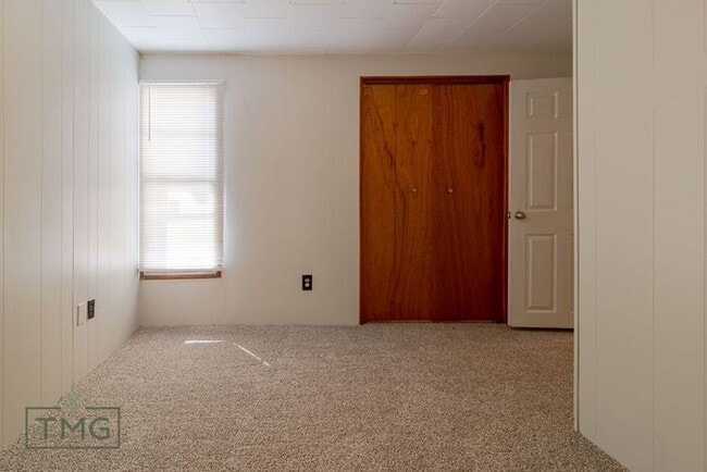 Building Photo - Spacious 2 Bed + Flex Space – Perfect Room...