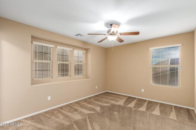 Building Photo - 4074 Kirkland Ave