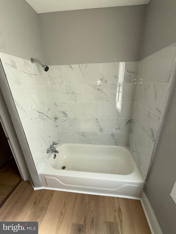 Building Photo - 2140 Ann St