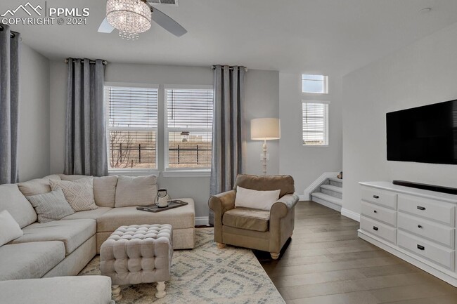 Building Photo - Beautiful and Newer 3 Bedroom Townhome in ...