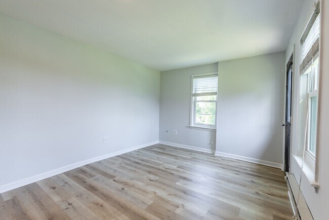 Building Photo - Available NOW  - Updated South Side Slopes Gem | Private Decks + Off-Street Parking