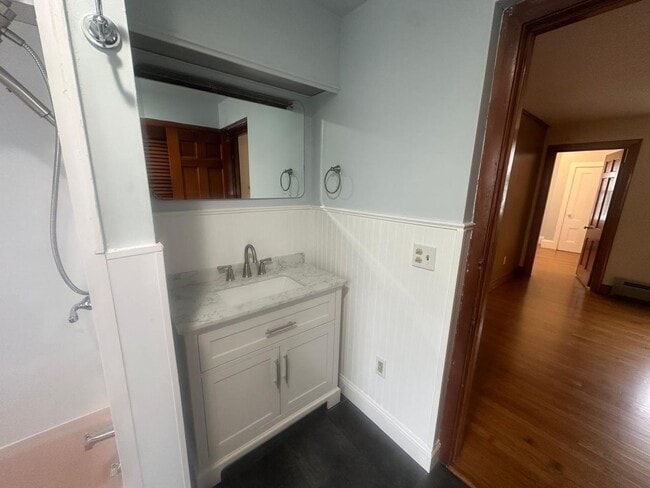 Building Photo - Updated Norwood 1st Floor Unit | Bright, S...